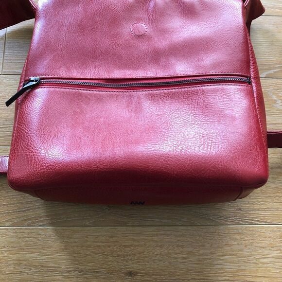 NWOT-MATT & Nat Red Pebble Crossbody Messenger - Picture 12 of 16